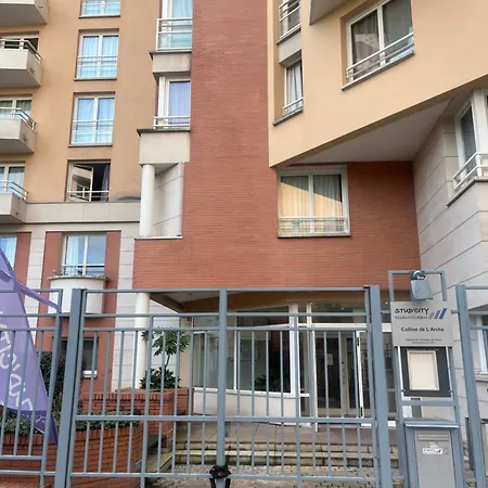 Studio Meuble A La Defense Apartment *